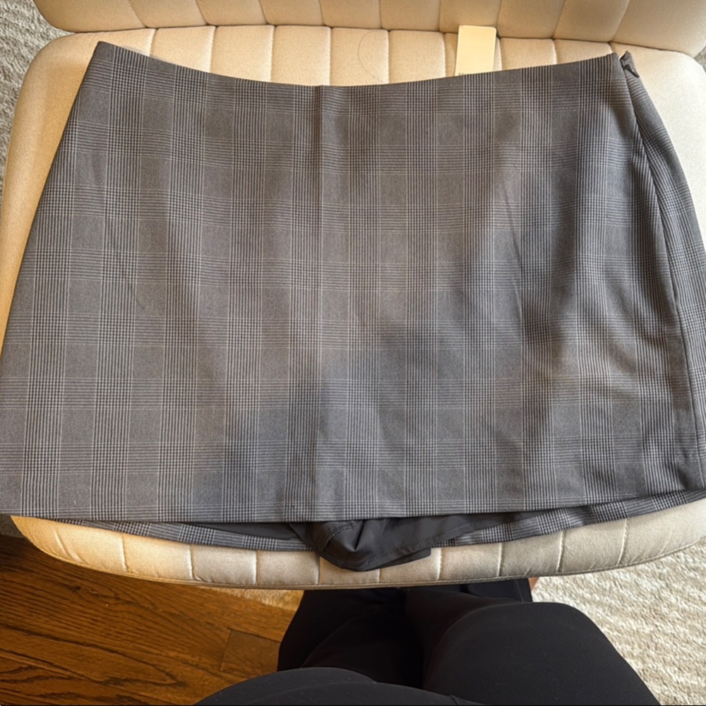 Abercrombie Charcoal Checkered Skort